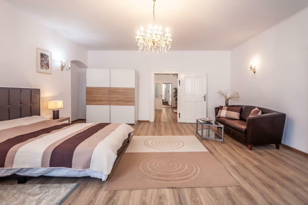 Kostas Apartments Brasov Luaran gambar