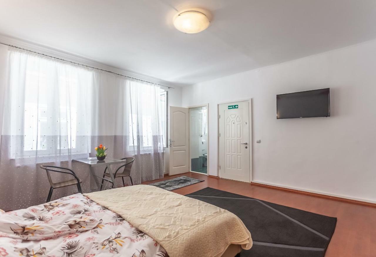 Kostas Apartments Brasov Luaran gambar